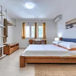 Holiday Home Nira By Interhome