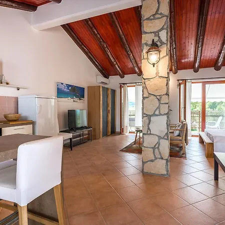 Haus Nira's House 129s Holiday home Rabac